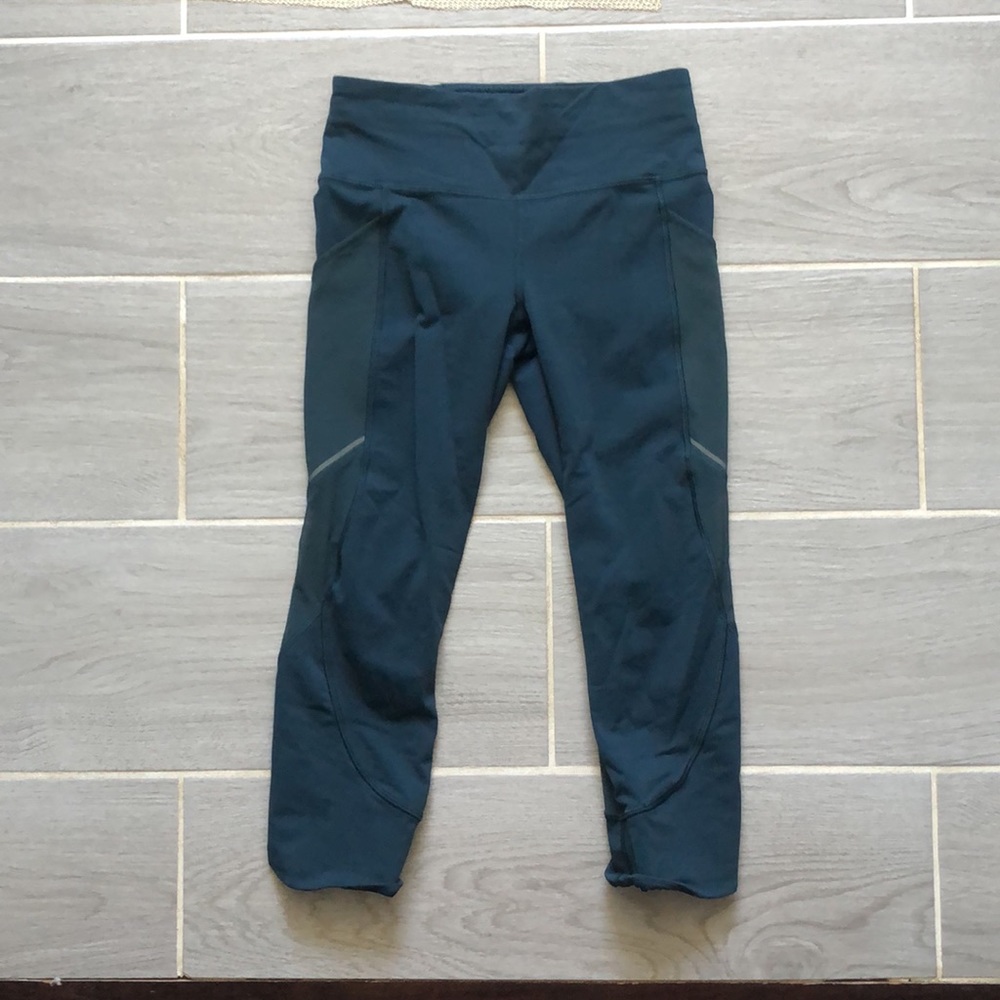 Lululemon Home Stretch 19” crop Size 4 in Jade